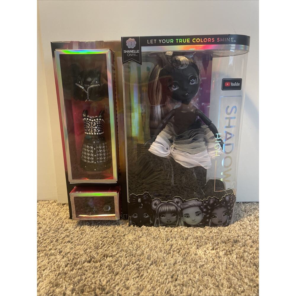 Rainbow High Shadow Series 1 SHANELLE ONYX Greyscale Fashion Doll Outfits New